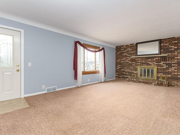 4th image of 168 Moffett Ave