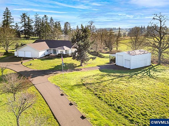 5th image of 4662 Shadow Hills Dr SE