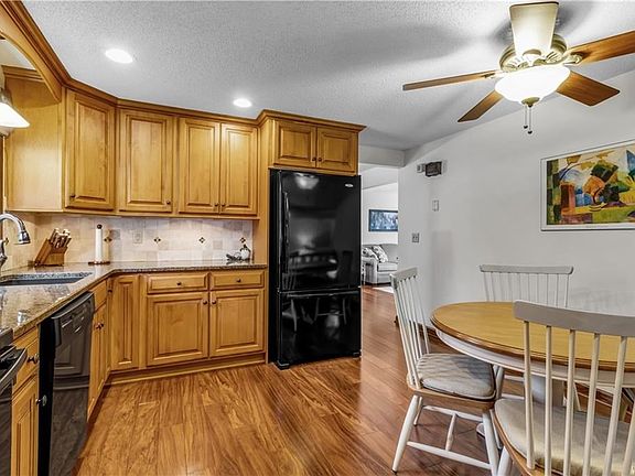 3rd image of 150 Rolling Green Ln