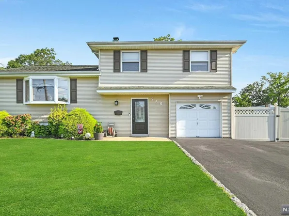 250 Cambridge Ave, Saddle Brook, NJ 07663