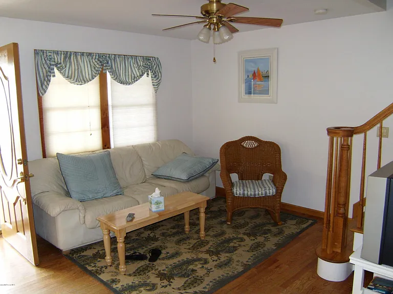 327 New Bedford Rd #FRONT — Photo 3
