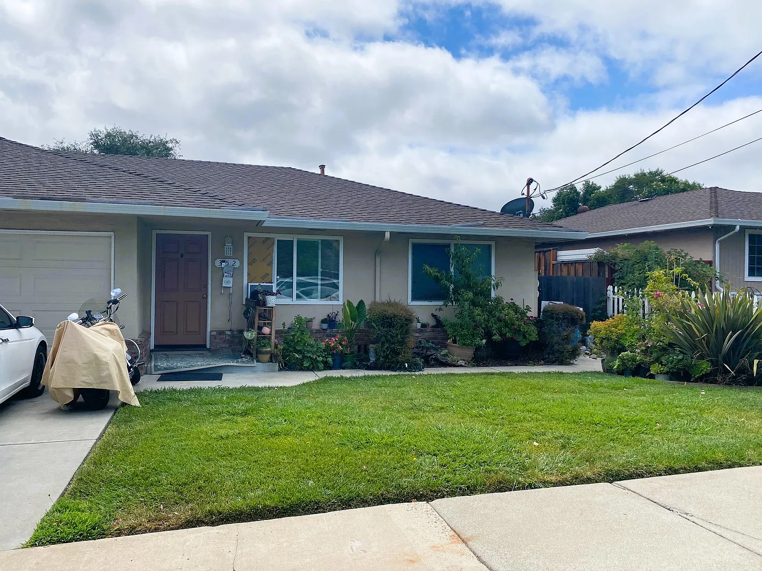 2 Bedroom Duplex With Large Backuyard! — Photo 1