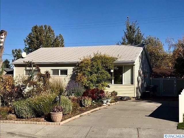 1st image of 1304 Totten Ave