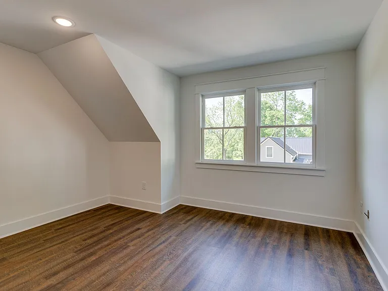 223 Walnut Ln — Photo 29