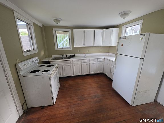 3rd image of 1203 Poquonnock Road