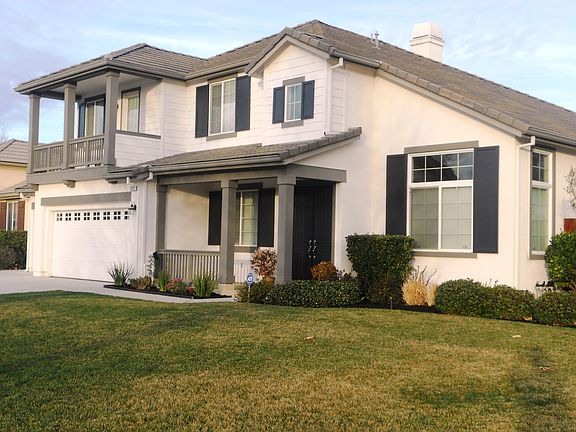 Exterior Right Front View