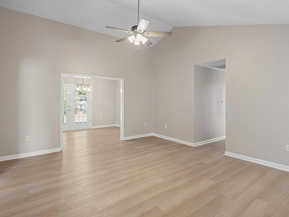 4th image of 30 Roosevelt Ct NE