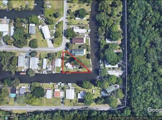 6190 Island Dr, Weeki Wachee, FL 34607