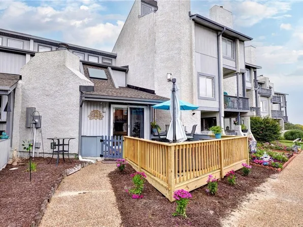 236 N 1st St, Hampton, VA 23664