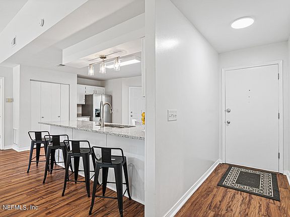 3rd image of 11208 CLOVERHILL Circle E