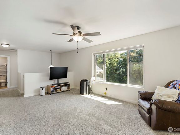 5th image of 2702 Maryland Way E