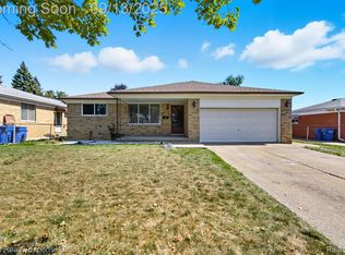 26080 Crystal Ave, Warren, MI 48091