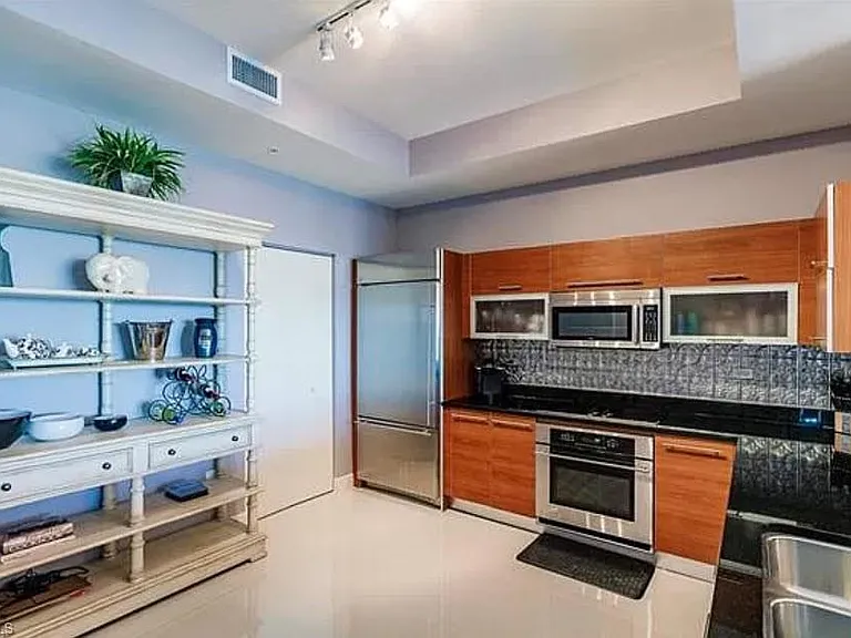 3000 Oasis Grand Blvd #401 — Photo 6