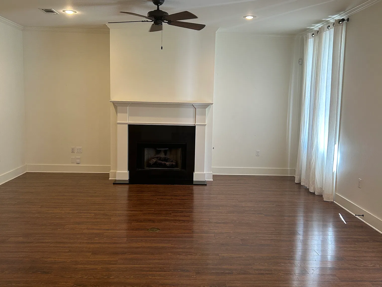 608 W 22nd Ave — Photo 2