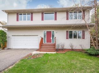 612 McKnight Rd S, Maplewood, MN 55119