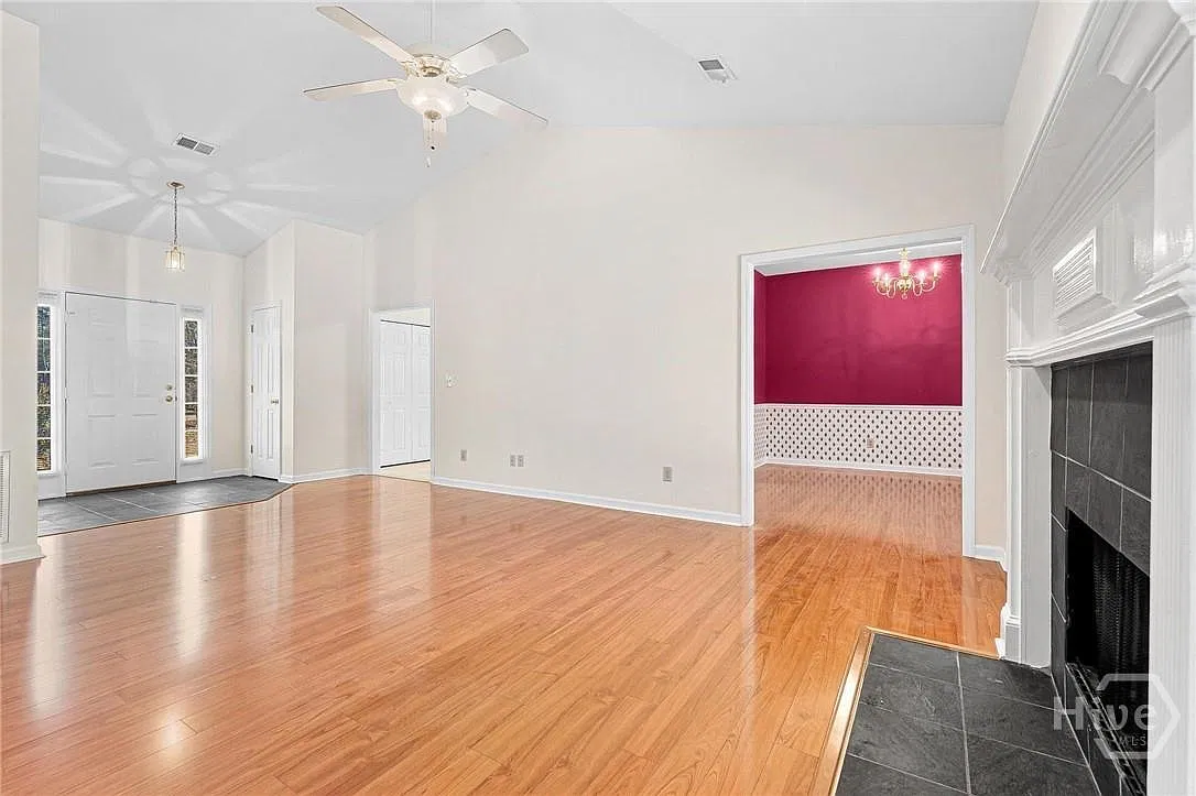 3 bed, 2.0 bath, 1632 sqft, $1,590 — Photo 2