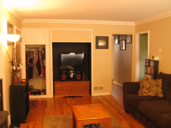 4th image of 442 E 19th St