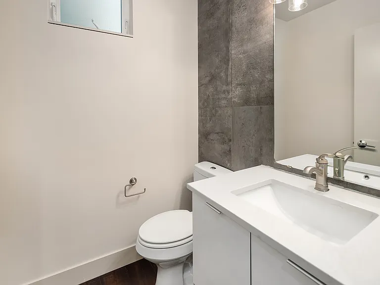 410 W Fulton St — Photo 16