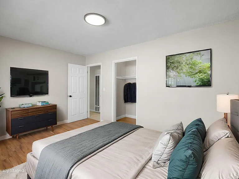 207 E Flora St #207 — Photo 35