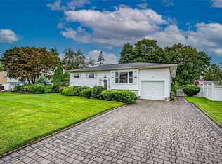 59 Pawnee Dr, Commack, NY 11725