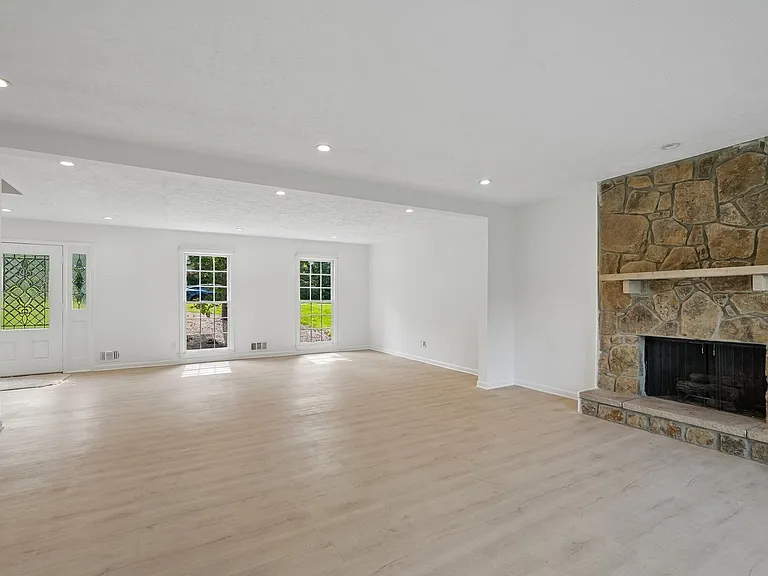 5132 Willow Point Pkwy — Photo 8