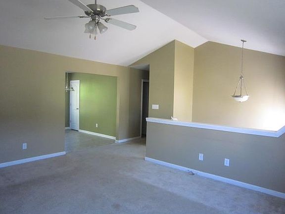 4th image of 4850 Camelot Dr