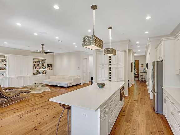 4th image of 316 12th St