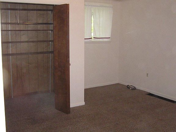 4th image of 823 1st Ave