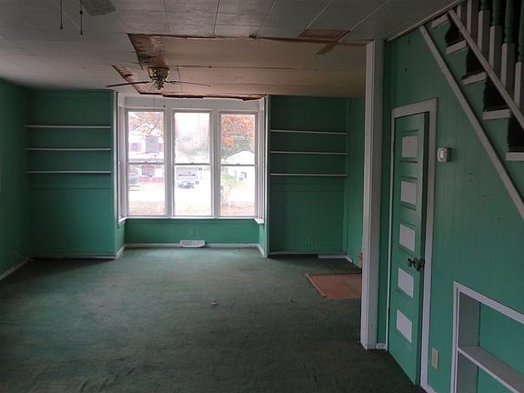 3rd image of 709 E Washington St