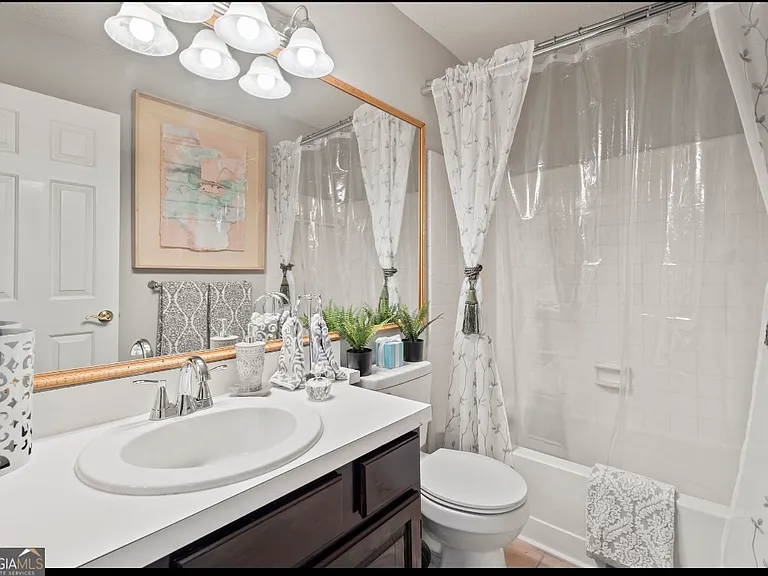 81 Hampshire Ct — Photo 23