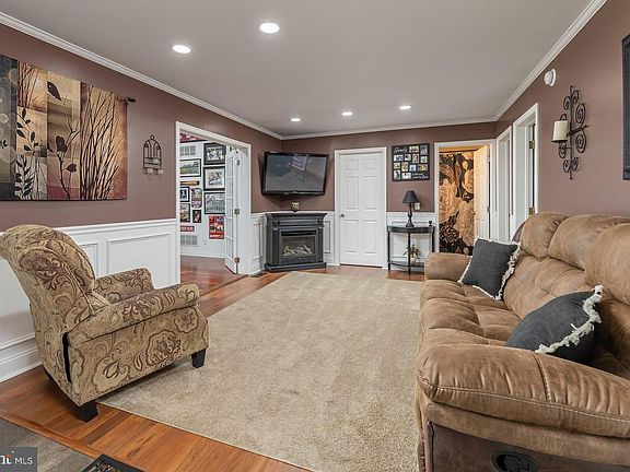 5th image of 2339 Tremont Ave
