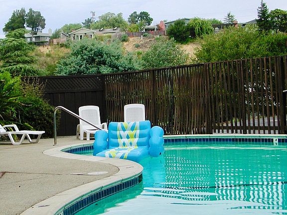 2nd image of 14 Garden Ct APT 5