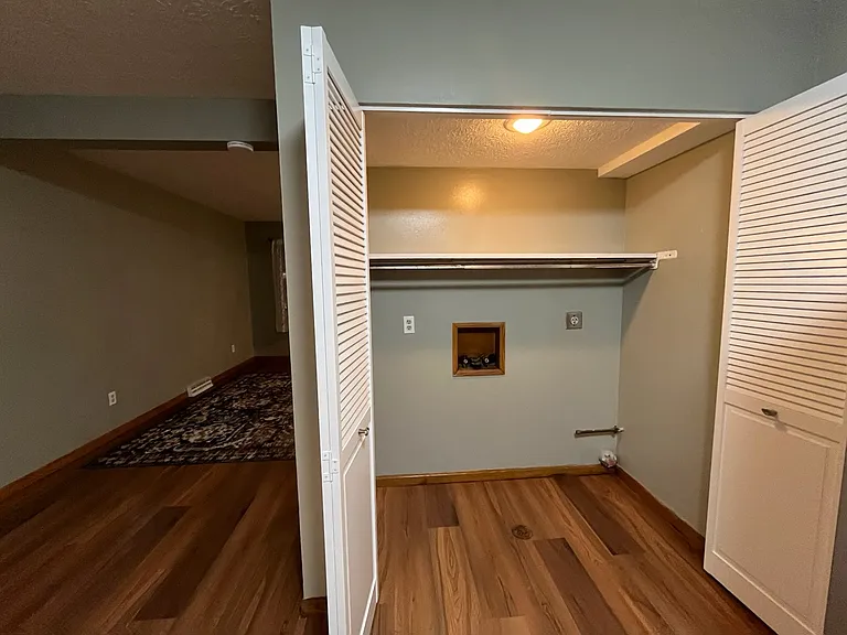 8-2431 Northland St #8 — Photo 5
