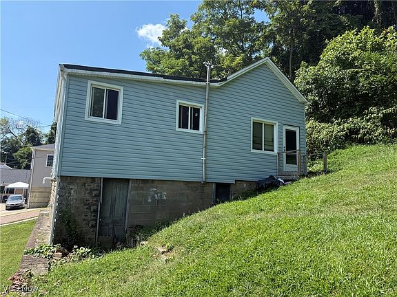 4th image of 618 Crawford St