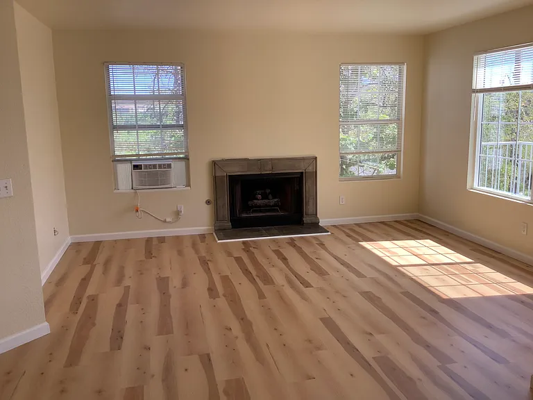 604 N Bagby Dr #B — Photo 2