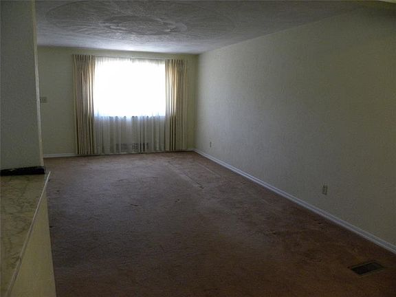 3rd image of 13370 Saint Clair Dr