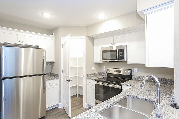 1st image of 920 SE Tequesta Ln