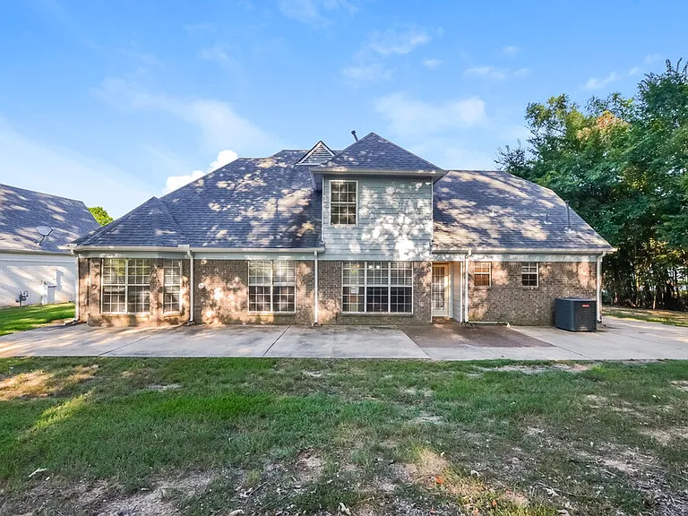 4953 Wemberley Dr — Photo 17