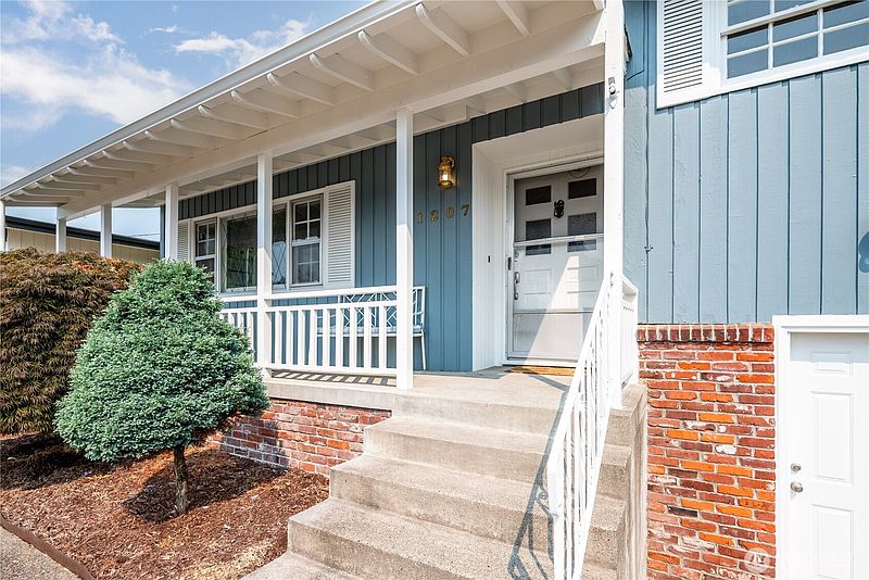 2nd image of 1207 Spruce Street