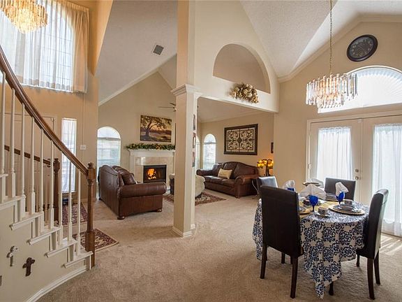 4th image of 2305 Havard Oak Dr