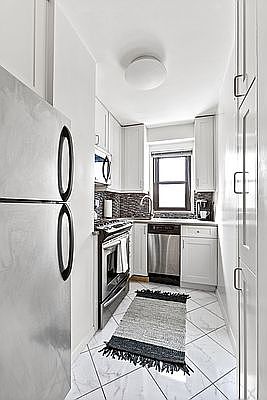 3rd image of 220 E 57th St APT 9J
