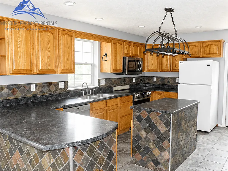 216 Spring Meadows Pkwy — Photo 5
