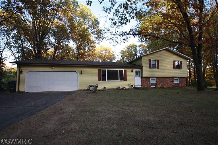 1st image of 45203 Oak Leaves Ln