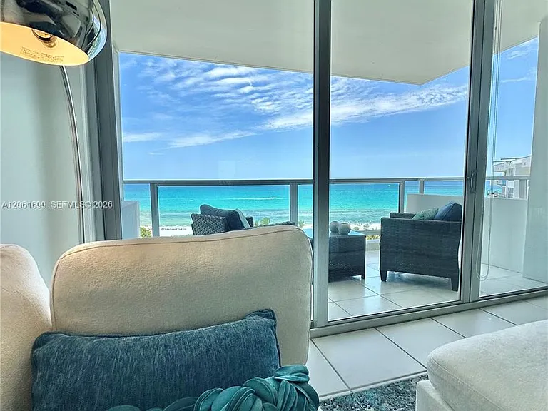 5161 Collins Ave #1017 — Photo 2
