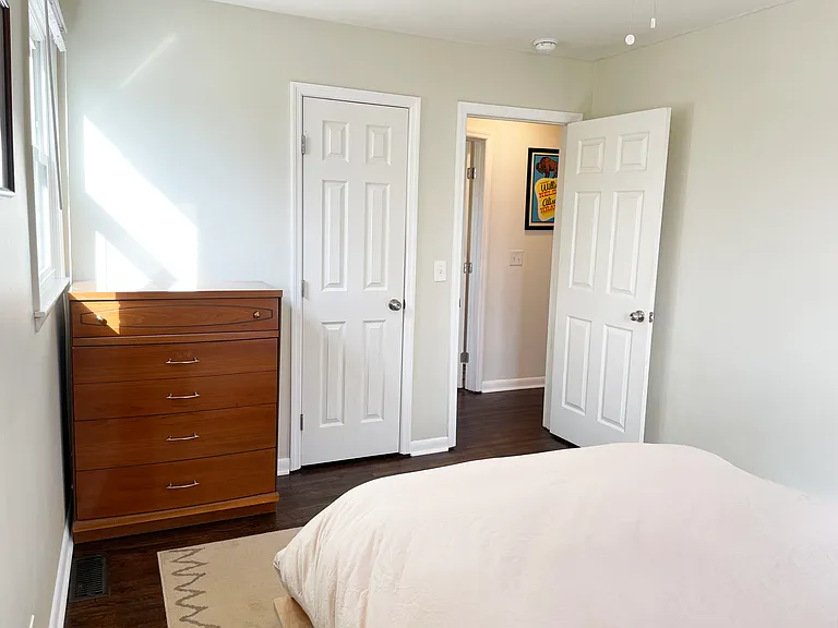 736 Vanderhorst Dr — Photo 10