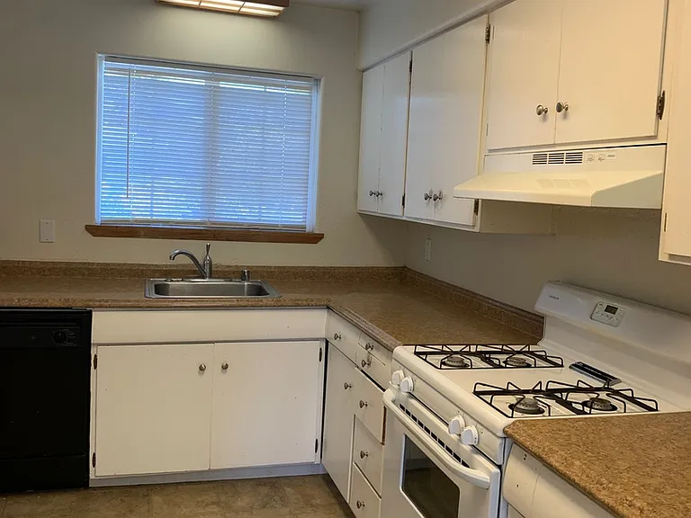 301 Arlen Dr — Photo 3