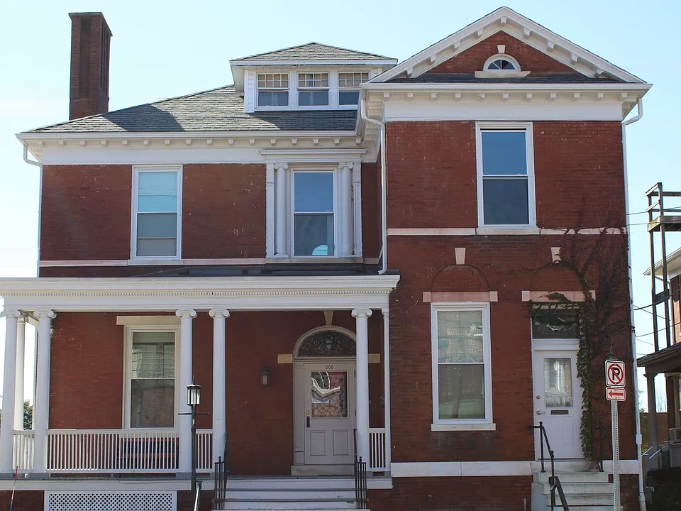 200A Carlisle St
