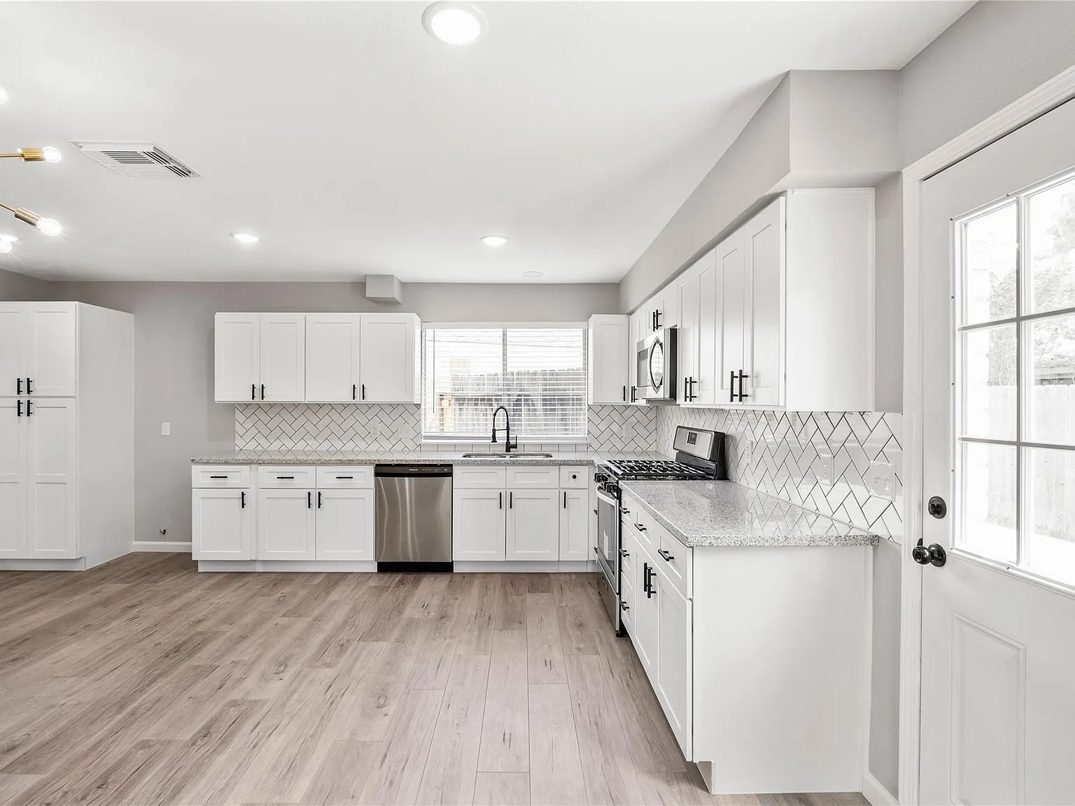 3 bed, 2.5 bath, 2145 sqft, $2,695 — Photo 4