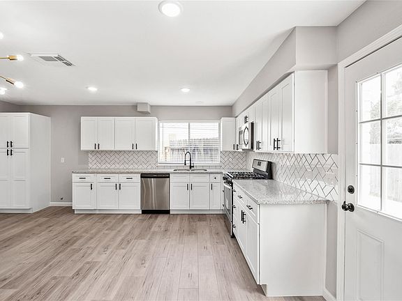 4th image of 4523 Waterfall Way