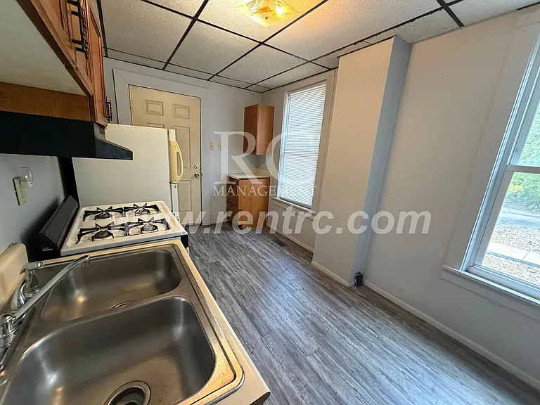 1112B S Gilbert St — Photo 2